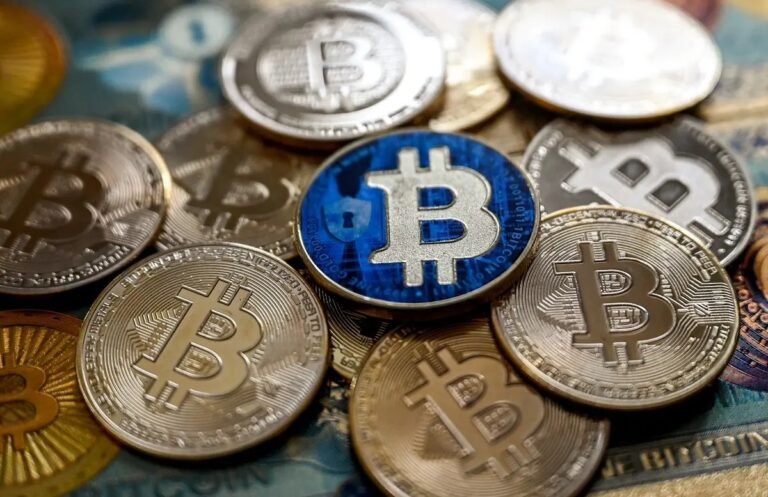 رغم تراجع بيتكوين وإيثيريوم.. عملة رقمية ناشئة تجذب ملايين الدولارات من المستثمرين