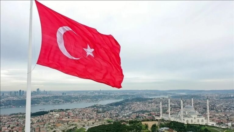 تركيا تعفي السوريين من شرط إذن العمل.. خطوة جديدة لتنظيم سوق العمل ودعم التشغيل