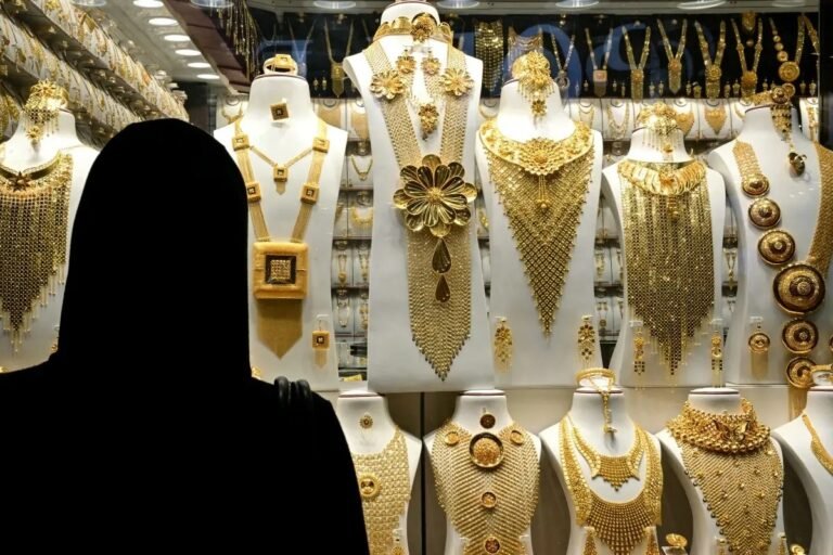 الذهب يستعيد بريقه عالمياً.. ارتفاع بأكثر من 1% بعد اتفاق أميركي إيراني مؤقت وتراجع أسعار النفط
