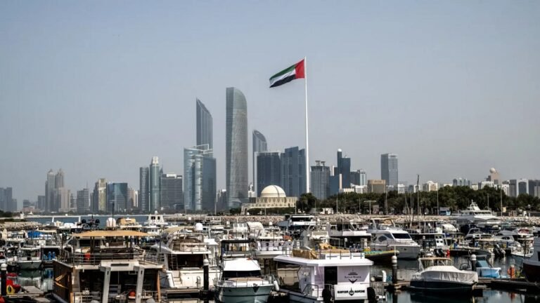 أبوظبي تجمد زيادات الإيجارات مؤقتاً.. تثبيت الأسعار للعقود السكنية والتجارية حتى إشعار آخر