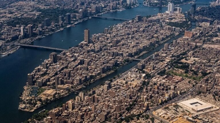 إقبال متزايد على الاستثمار في الذهب والفضة بمصر.. عدد المستثمرين يقفز إلى 329 ألفاً
