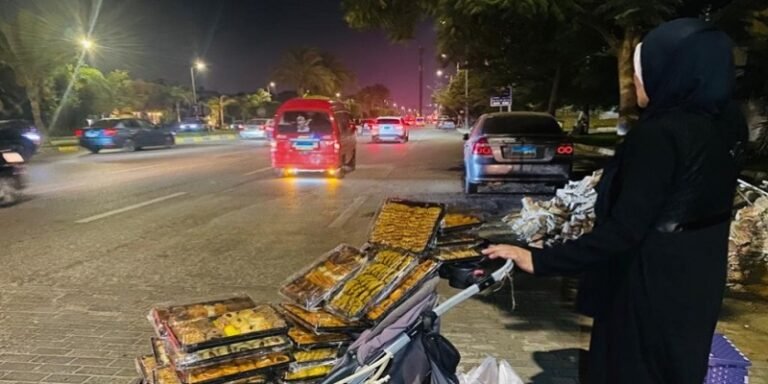 عودة السوريين من مصر تقلص دخل النساء...انخفاض الطلب يهدد مشاريع السوريات