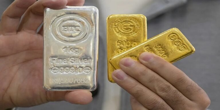الذهب يستعيد مستوى 4600 دولار وسط ترقب خطاب رئيس الفيدرالي