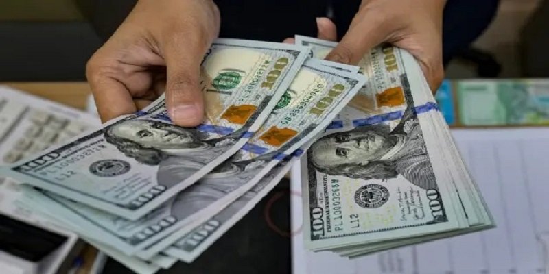 عوائد السندات الأميركية تتجاوز 5.3%.. هل يدفع ارتفاع الاقتراض المستثمرين بعيداً عن الدولار؟