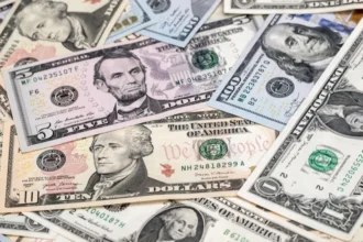 العراق يعلن التوصل إلى تفاهم مع أميركا بشأن استمرار إرسال شحنات الدولار