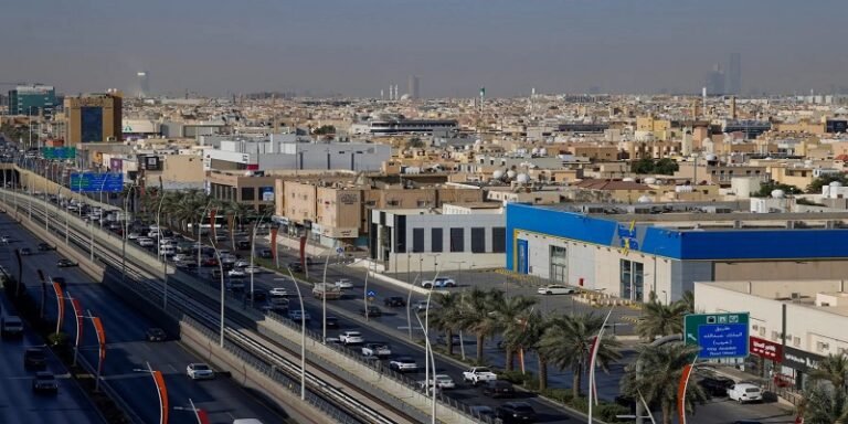 مؤشرات مديري المشتريات تتحسن في الخليج.. السعودية والإمارات تسجلان أقوى نمو خلال أشهر