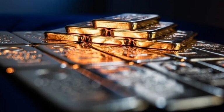 الذهب يستعيد بريقه فوق 4400 دولار.. تراجع الدولار ينعش المعدن الأصفر