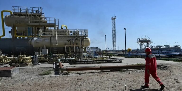 العراق يستأجر ناقلات نفط لعبور مضيق هرمز وتأمين صادرات الخام إلى الأسواق العالمية