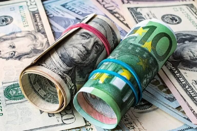 الدولار يستعيد قوته أمام اليورو.. استقرار الين واليوان ومكاسب للدولار الأسترالي